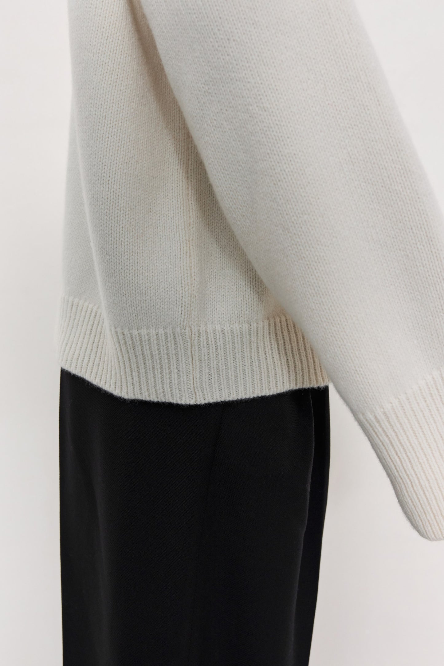 Oversized crew neck sweater in merino wool and cashmere