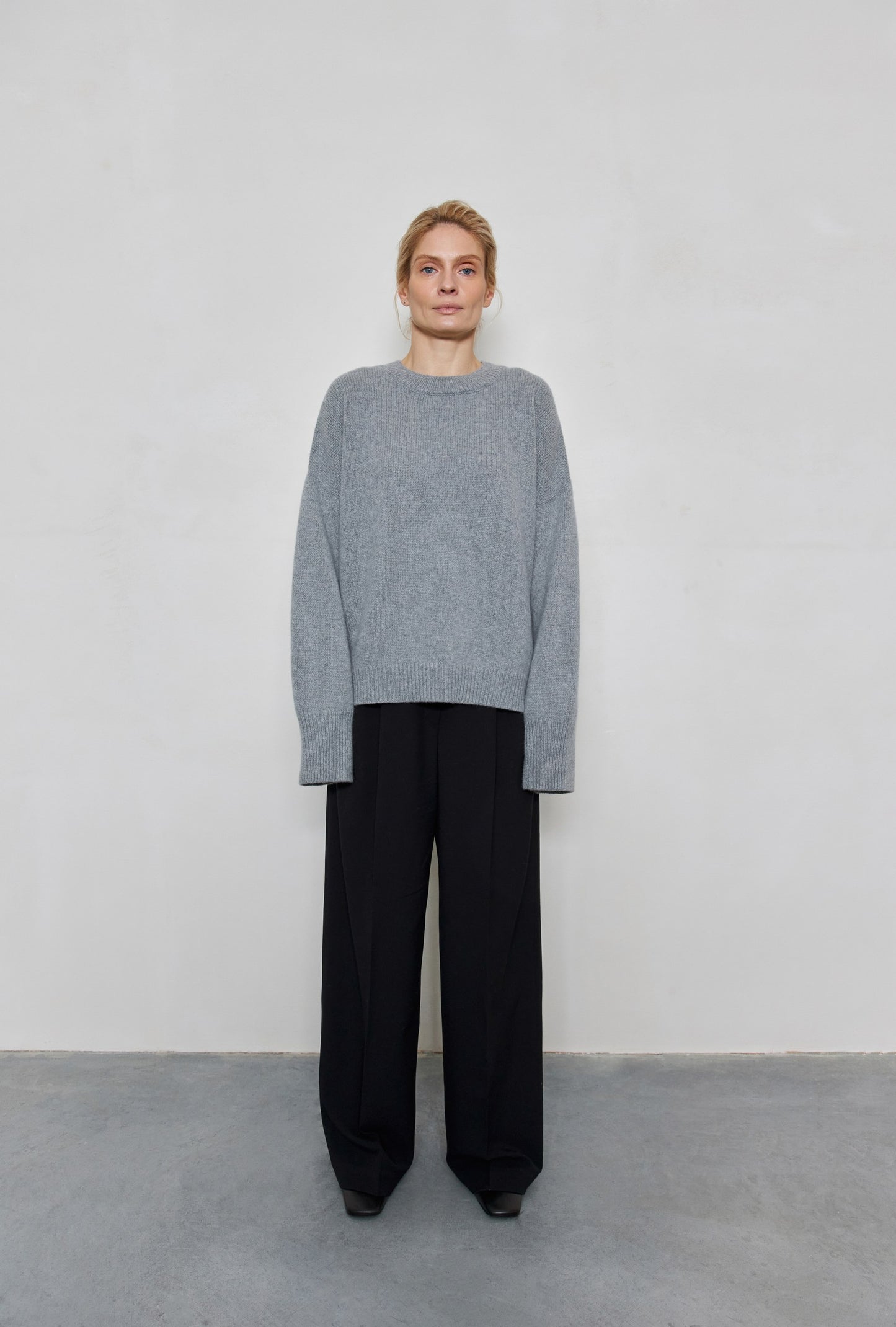 Oversized crew neck sweater in merino wool and cashmere