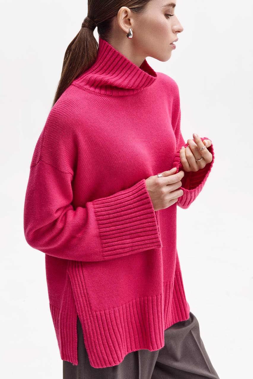 Raspberry voluminous basic merino wool sweater