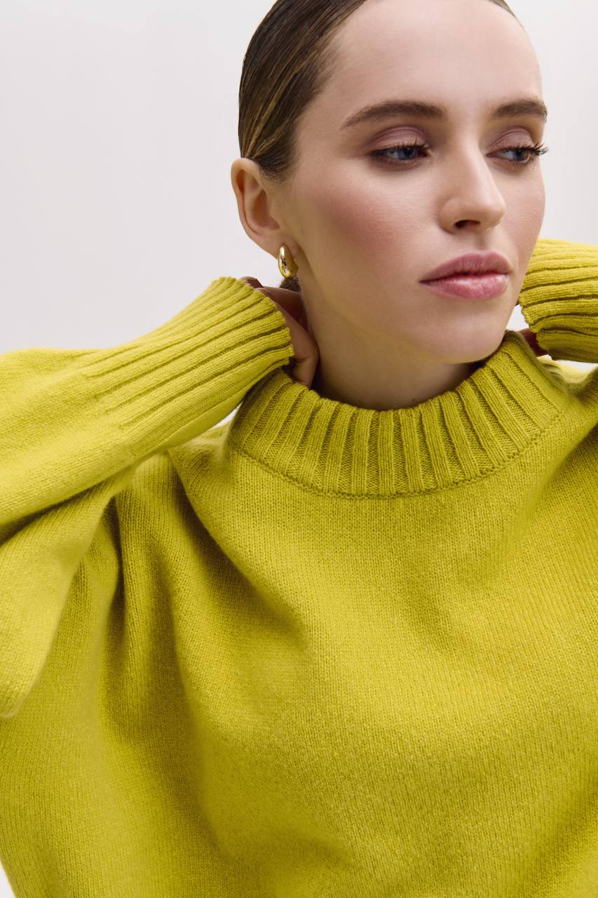 Cashmere and merino wool sweater in pistachio color