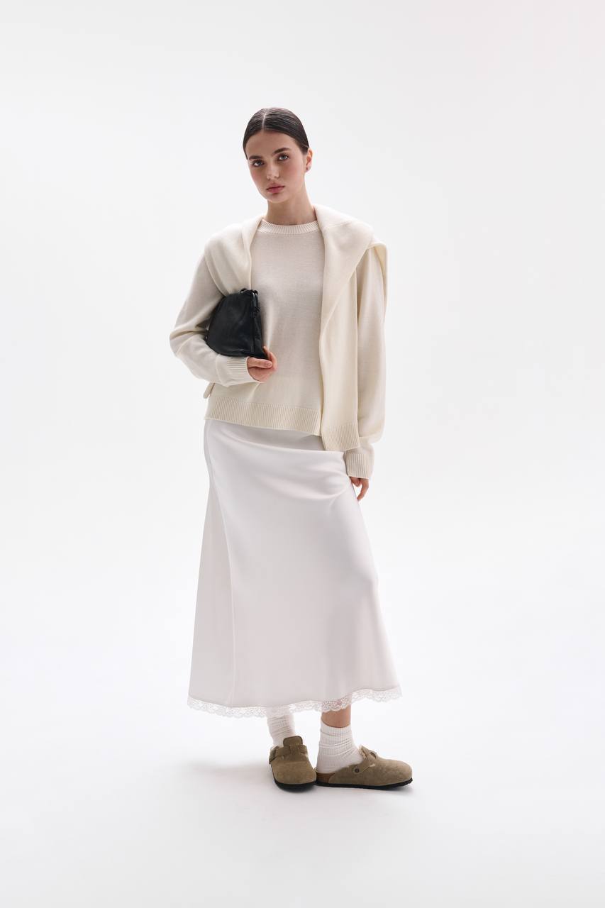 Basic sweater in ivory colour