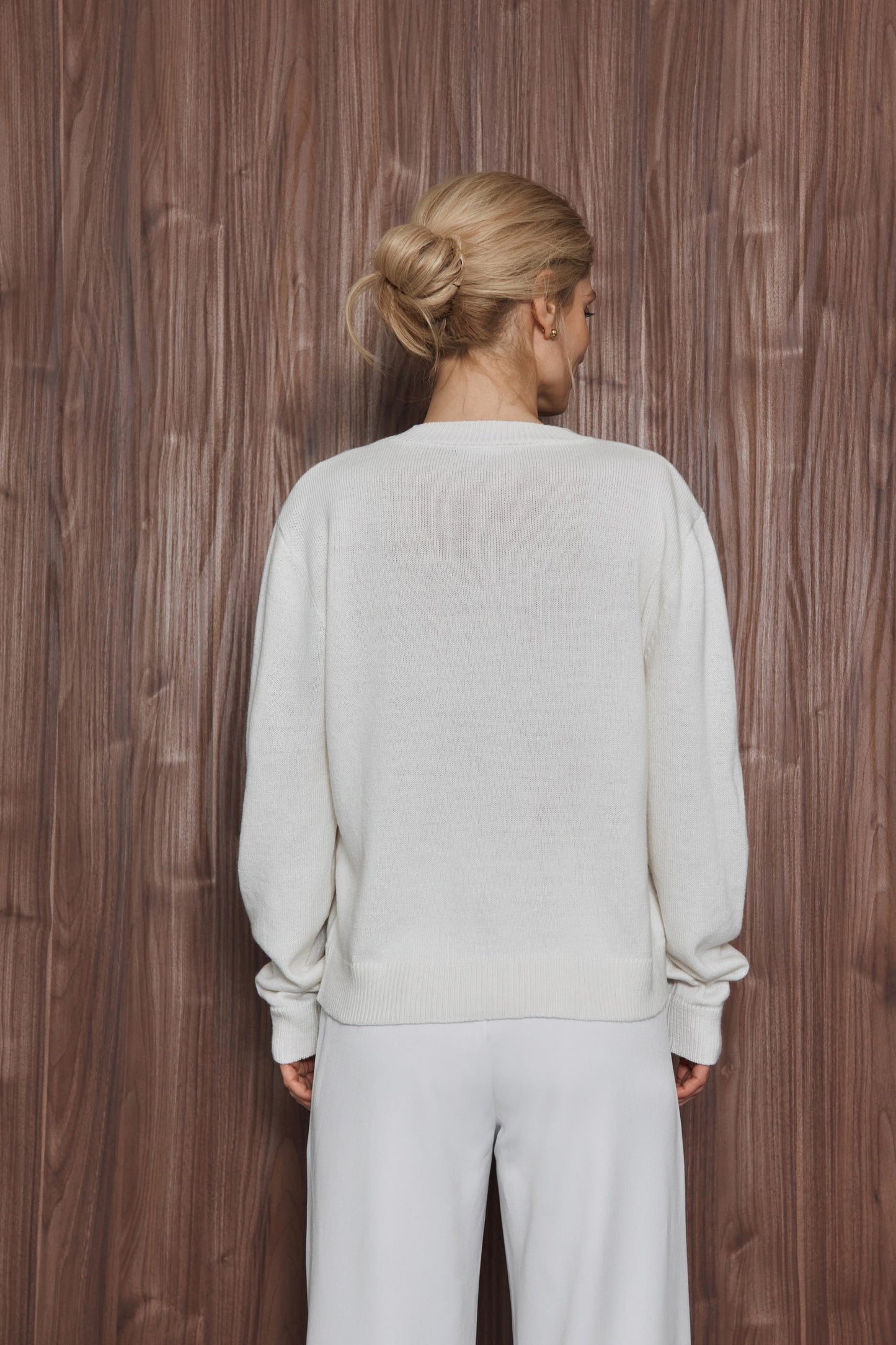 Jumper with a round neck