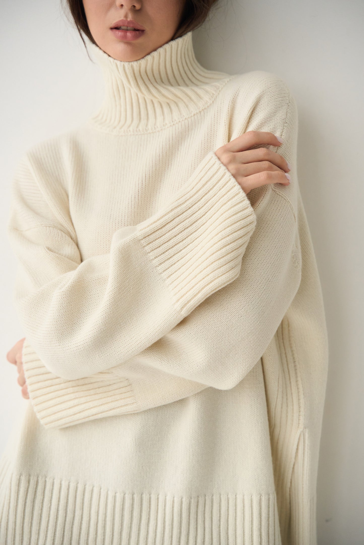 Voluminous basic merino wool sweater