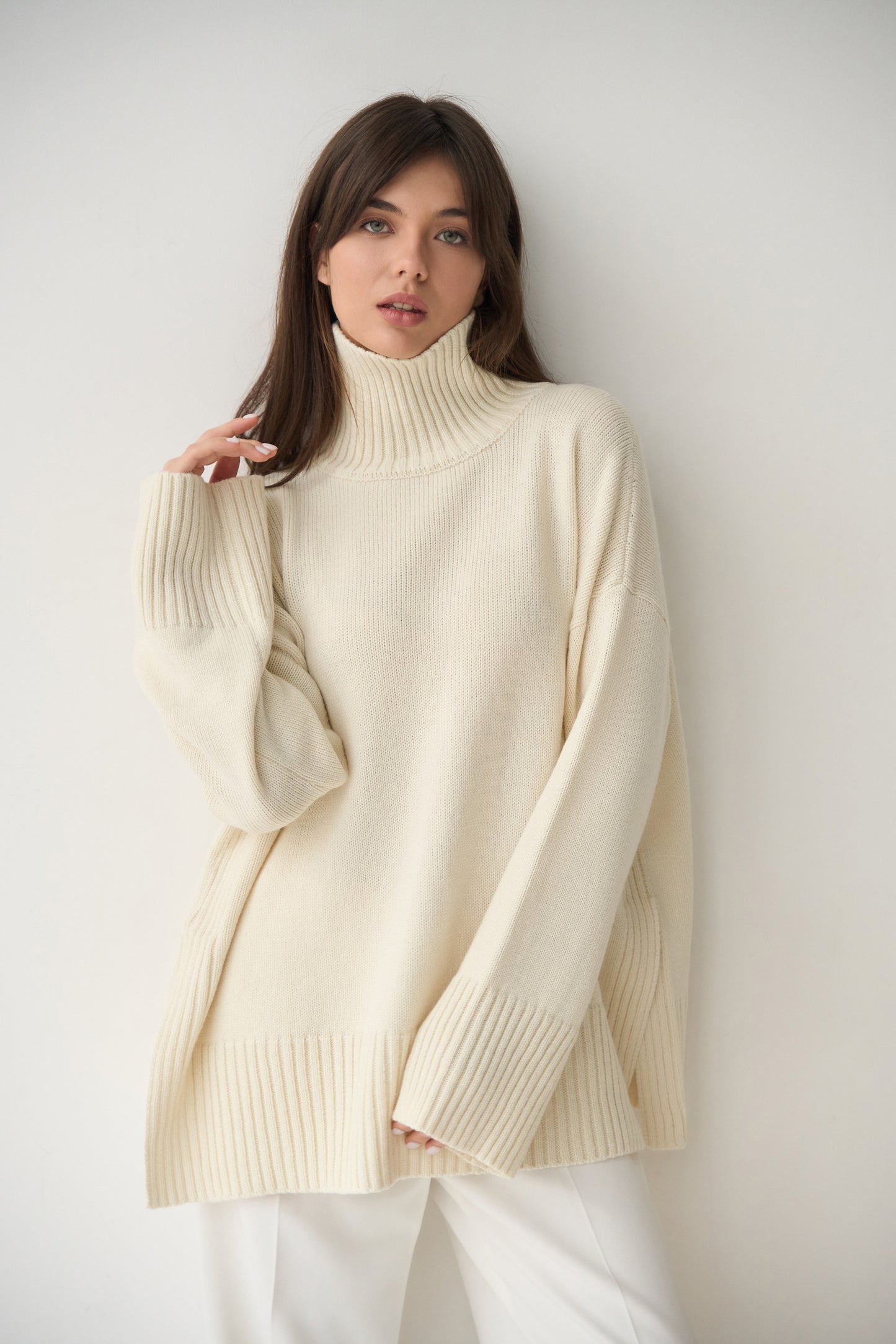 Voluminous basic merino wool sweater