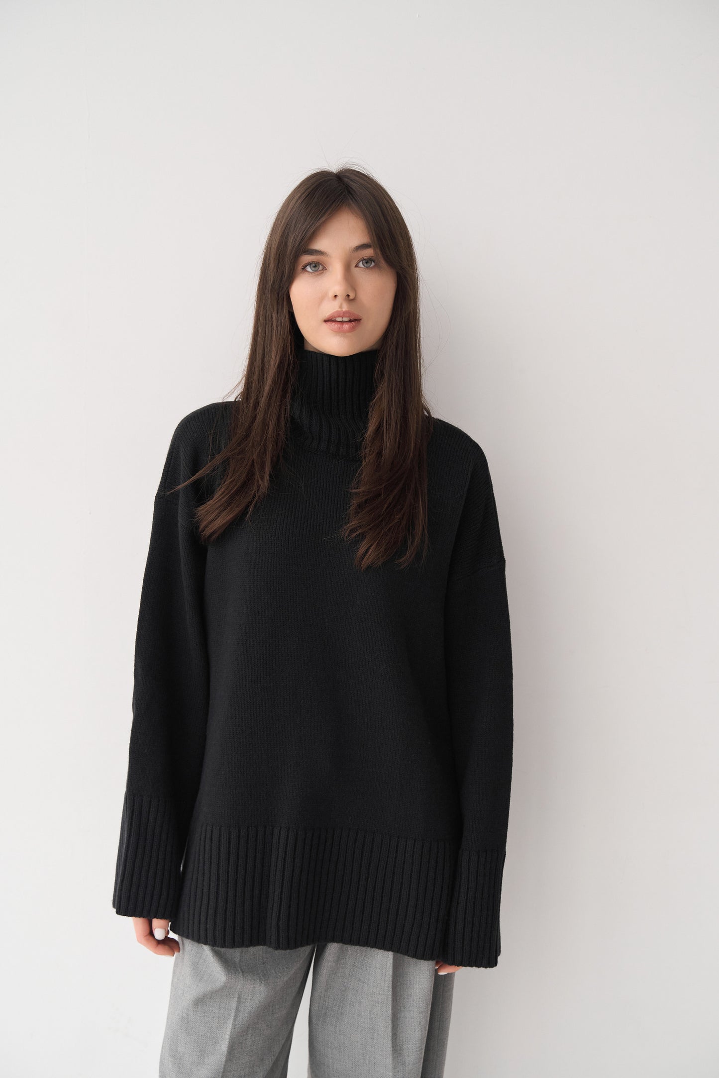 Voluminous basic merino wool sweater