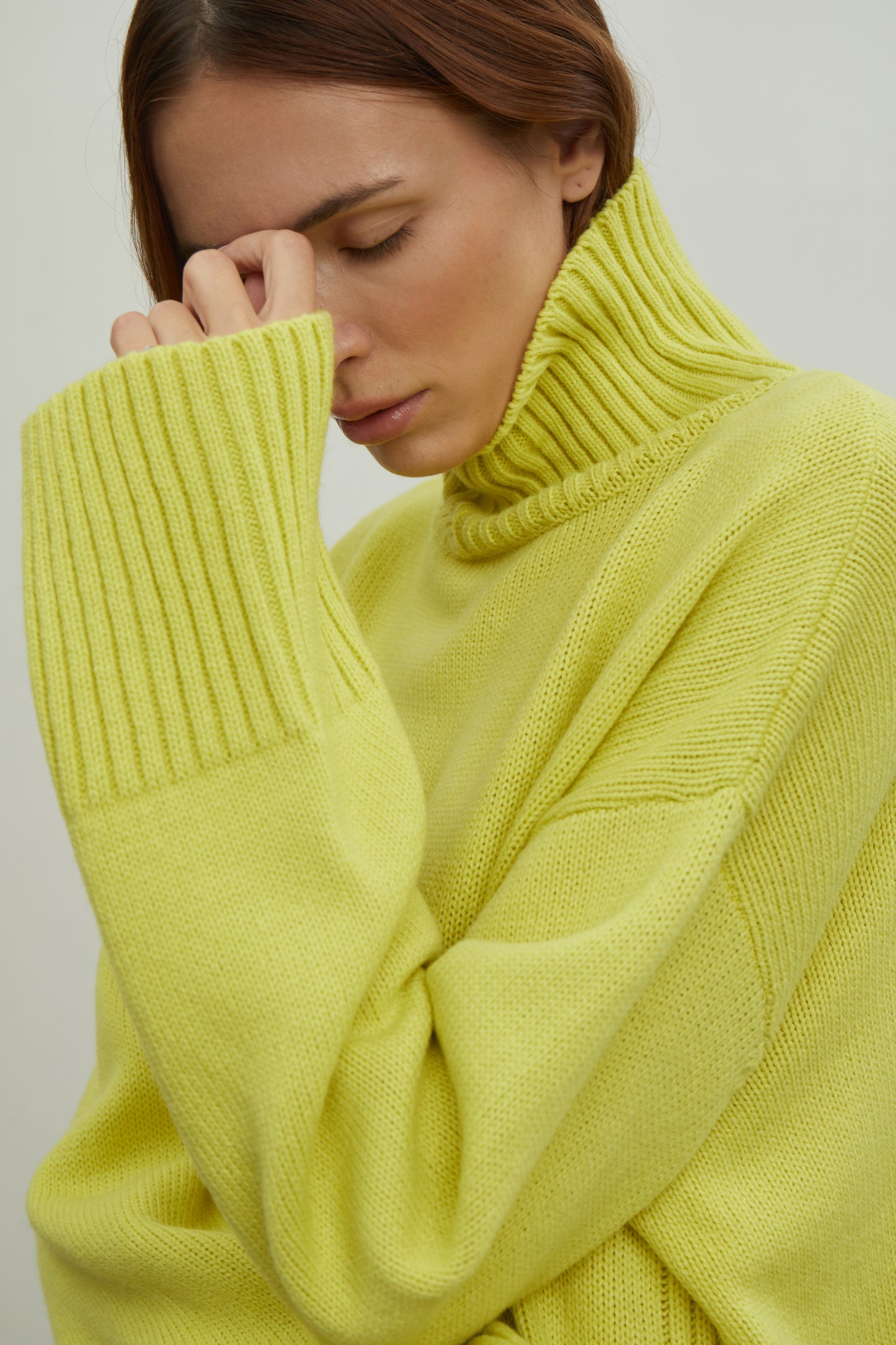 Voluminous basic merino wool sweater