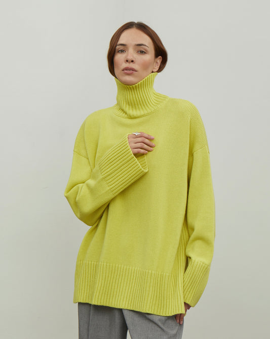 Voluminous basic merino wool sweater