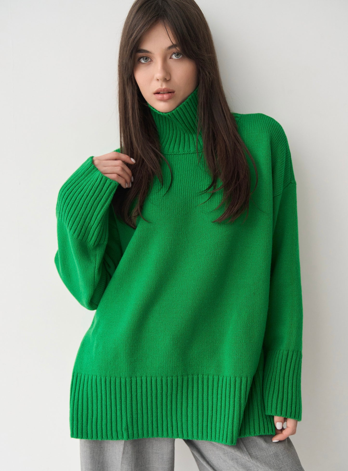 Voluminous basic merino wool sweater