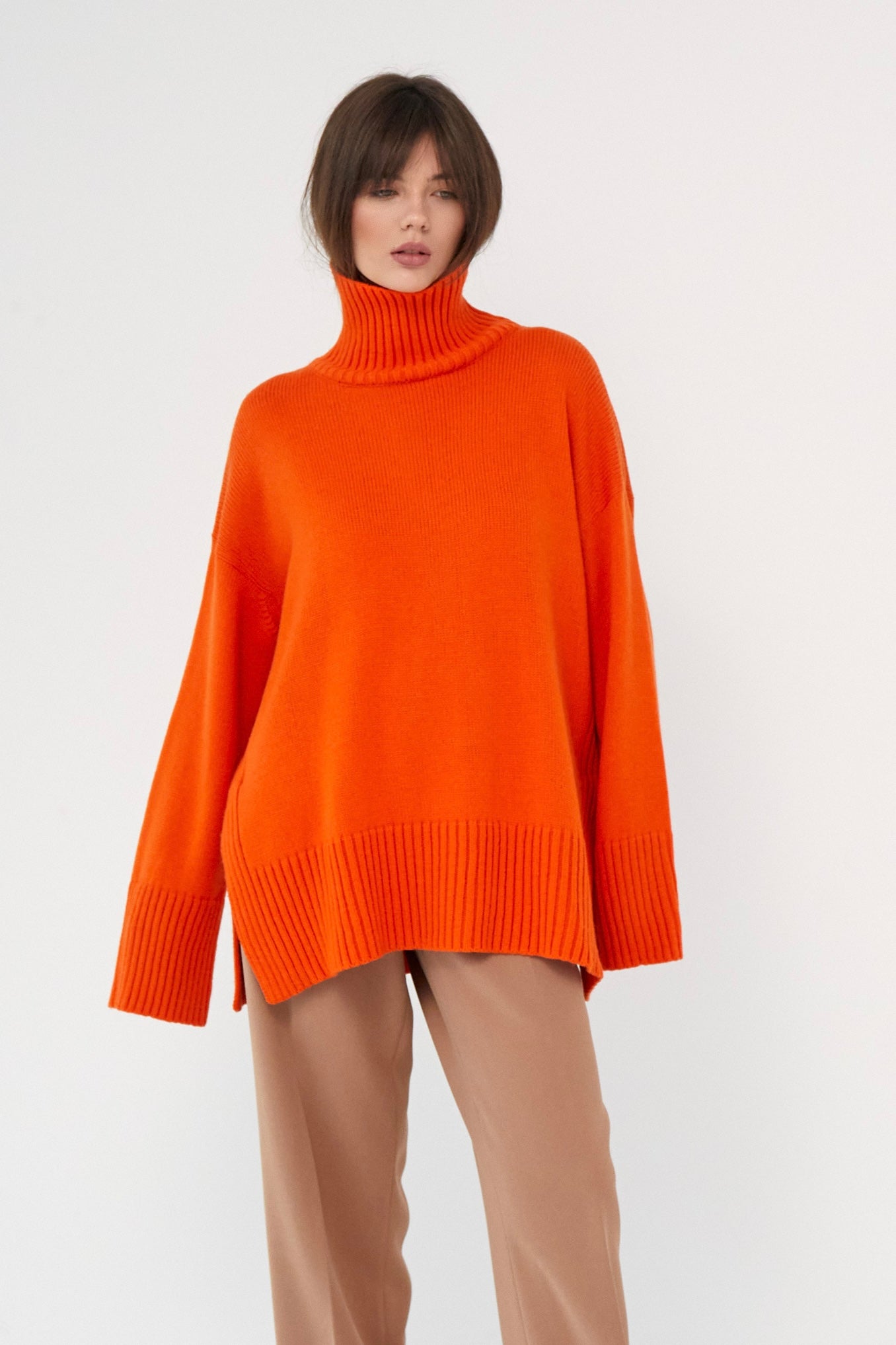 Voluminous basic merino wool sweater