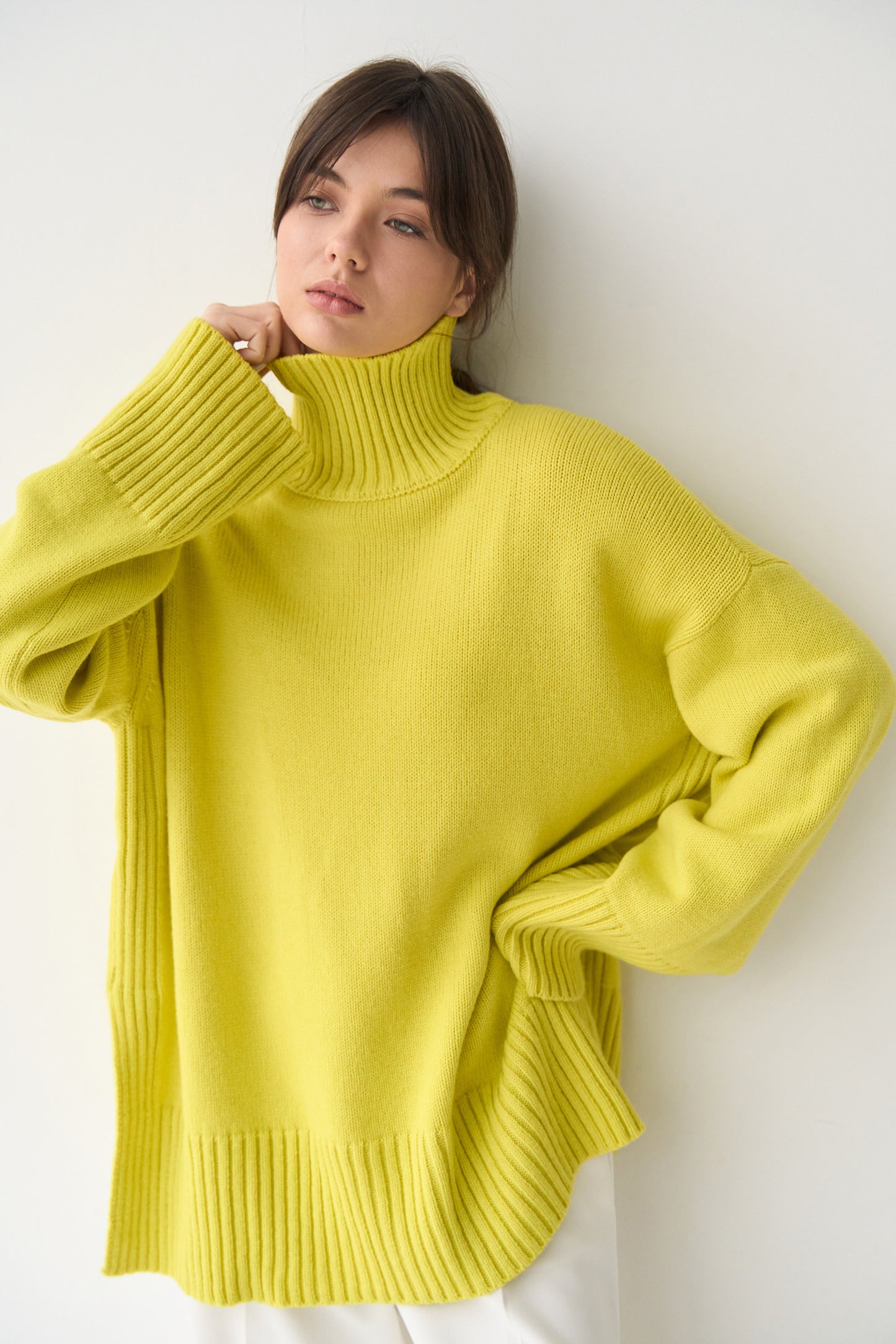 Voluminous basic merino wool sweater