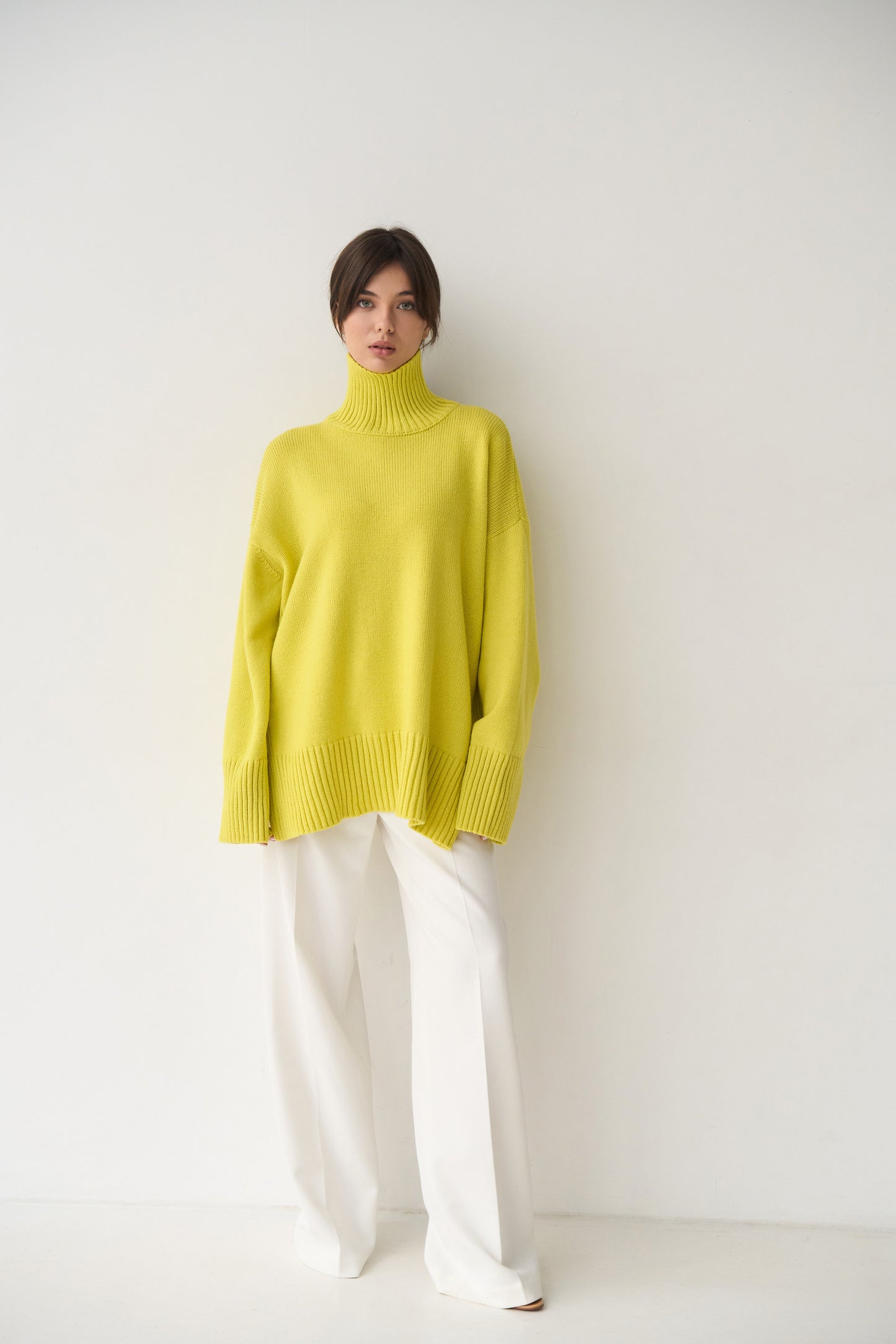 Voluminous basic merino wool sweater