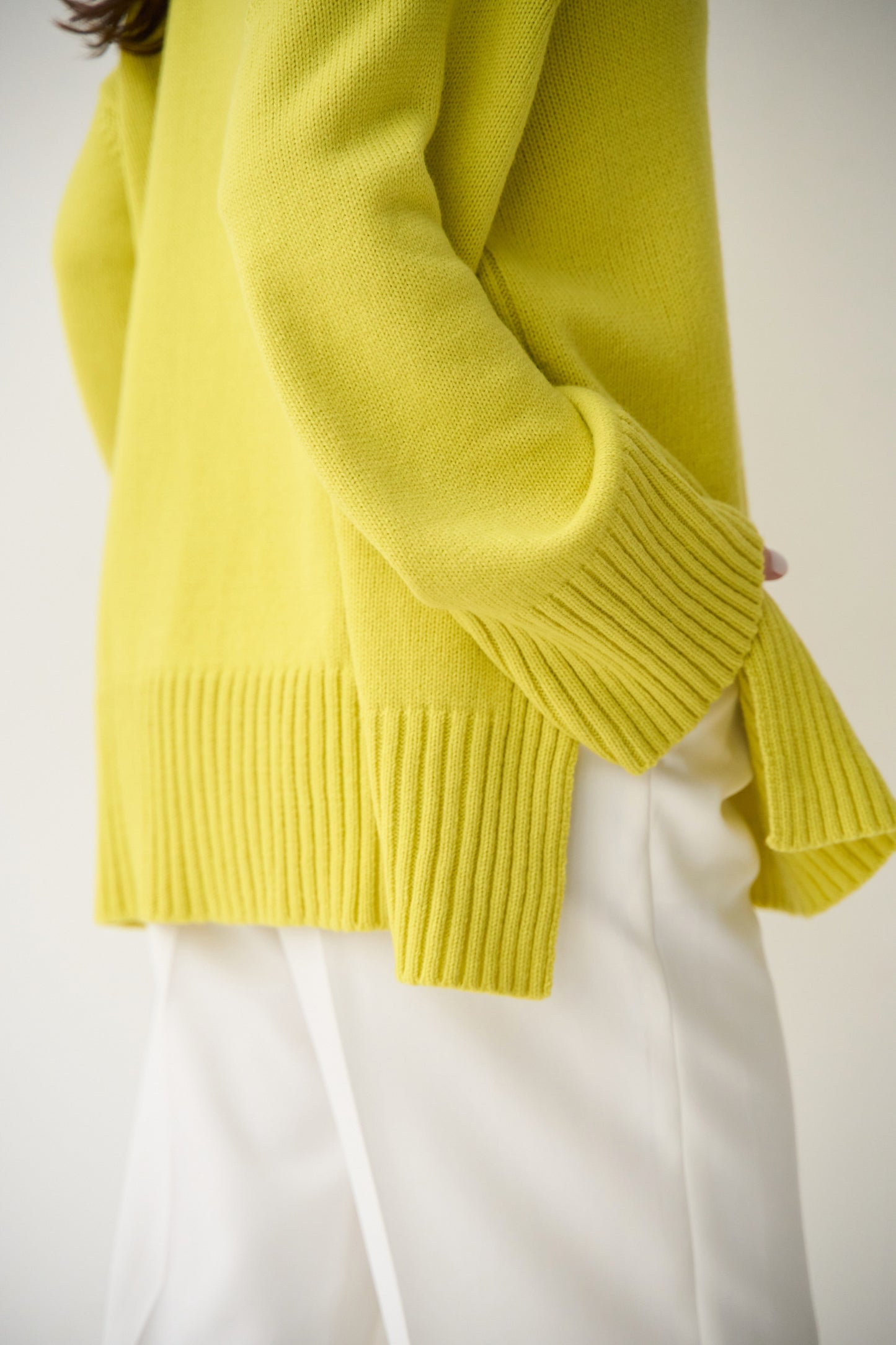 Voluminous basic merino wool sweater