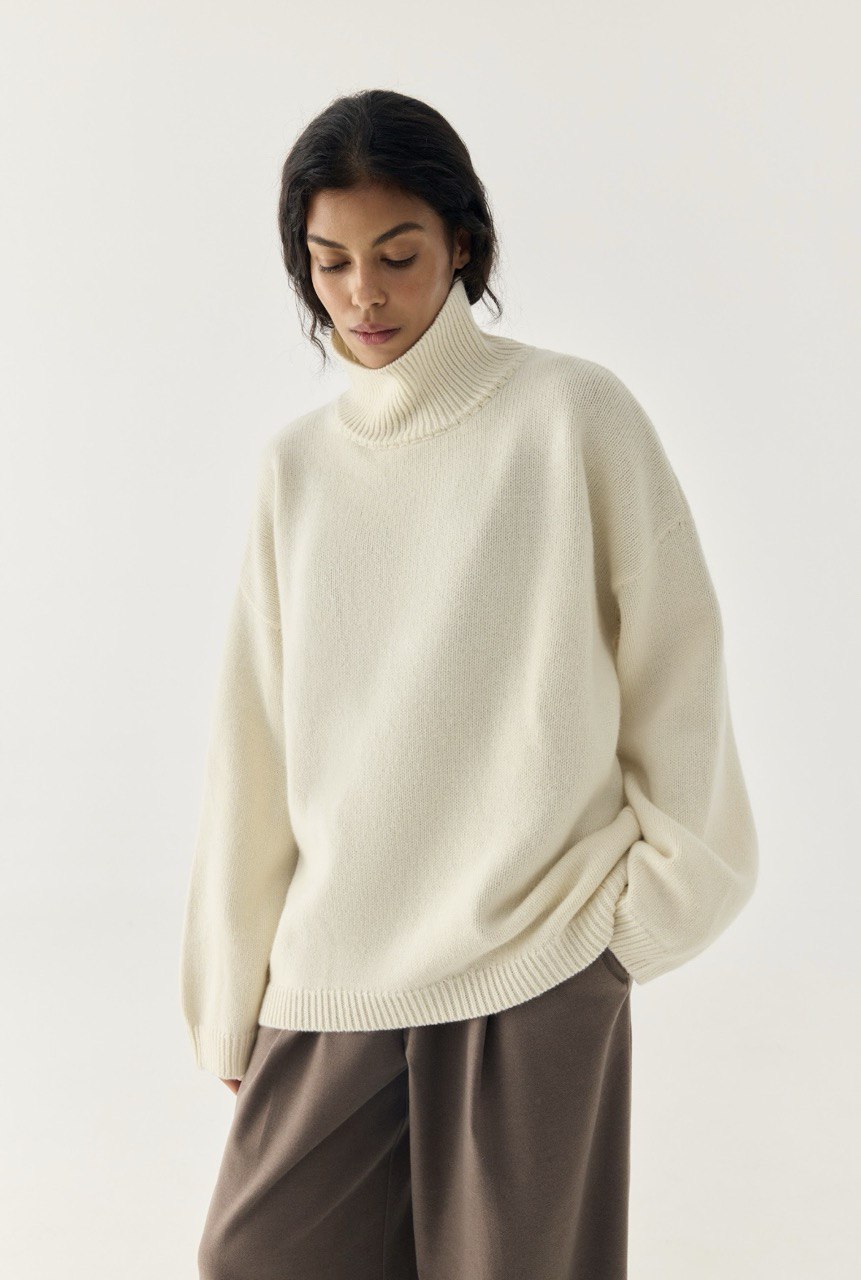Ivory high neck sweater in merino wool and cashmere