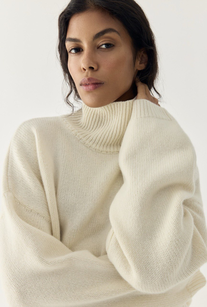 Ivory high neck sweater in merino wool and cashmere