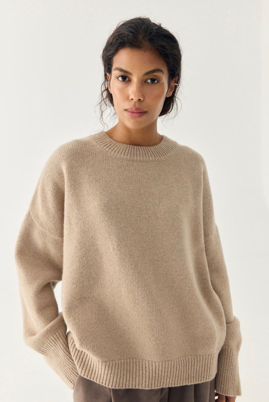 Бежевий светр оверсайз з круглою горловиною з вовни мериноса та кашеміру